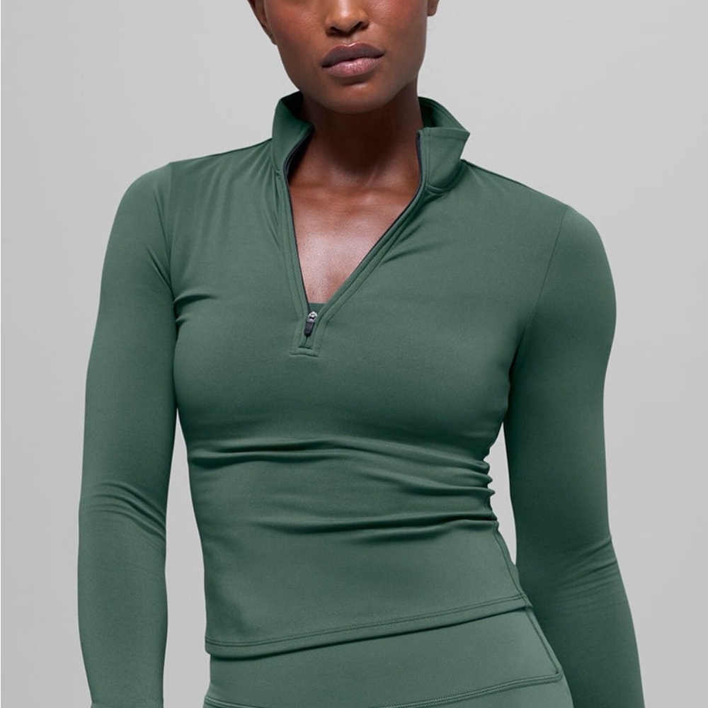 ALO softsculpt precision 1/4 zip long sleeve top in clover green color